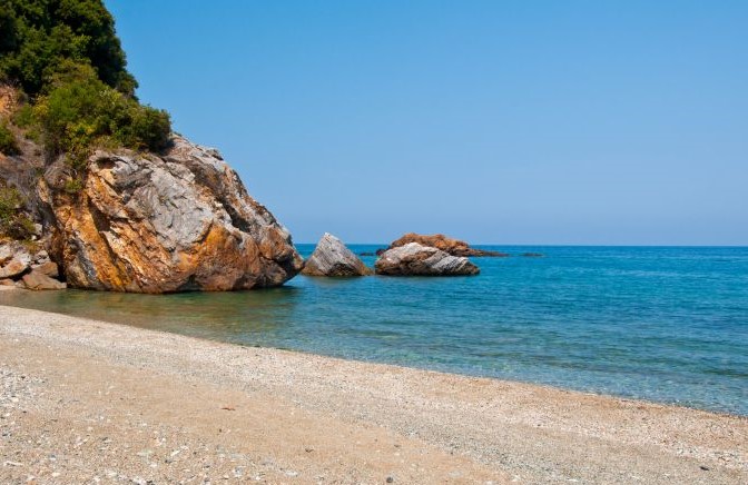 Η παραλία του Ψαρόλακα στον Δήμο Αγιάς