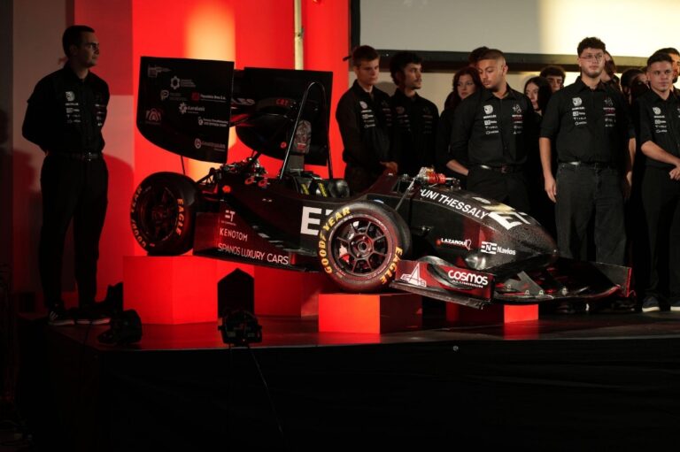 Βόλος: Η Centaurus Racing του Πανεπιστημίου Θεσσαλίας παρουσίασε το πρώτο ηλεκτροκίνητο μονοθέσιό της