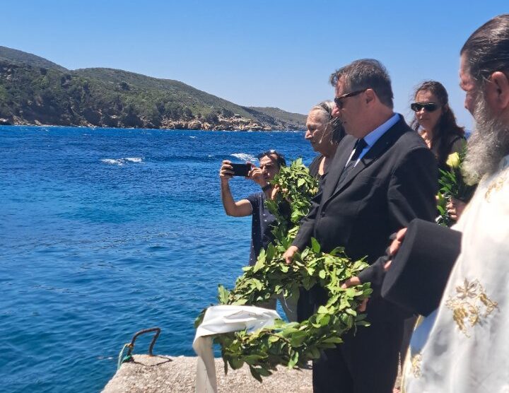 Σάμος: Συγκινητικές στιγμές στο μνημόσυνο  για τους δύο ήρωες του πυροσβεστικού ελικοπτέρου – Τρία χρόνια από την τραγωδία στην Πλάκα Μαραθοκάμπου