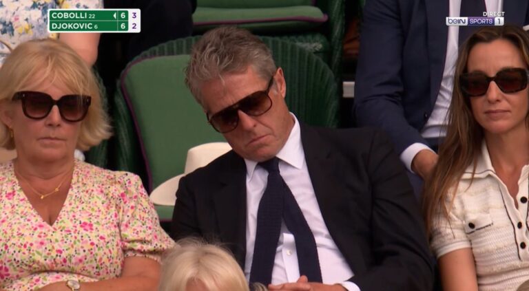 Χιου Γραντ: Αποκοιμήθηκε σε αγώνα τένις στο Wimbledon στο βασιλικό θεωρείο