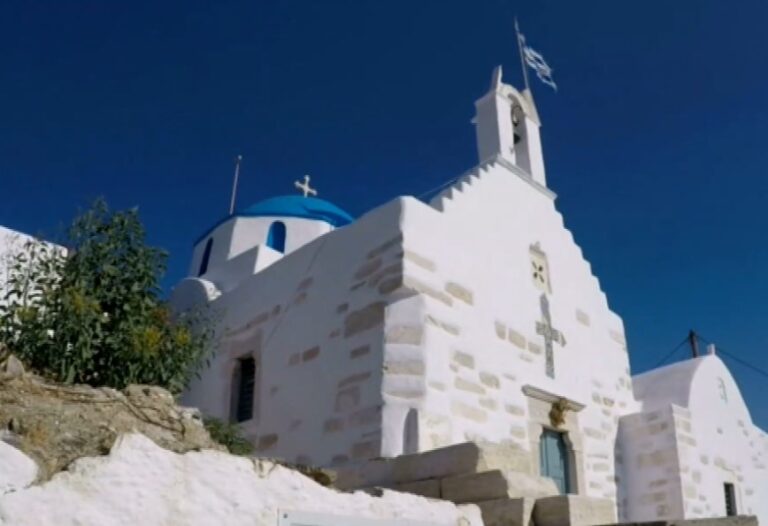 Πάρος: Στην «κορυφή» για τη φυσική ομορφιά, το φαγητό και τη ζεστή φιλοξενία των κατοίκων