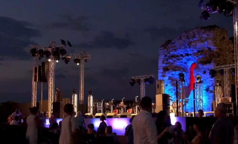Sani Festival: Μοναδικές μουσικές βραδιές κάτω από τον έναστρο ουρανό