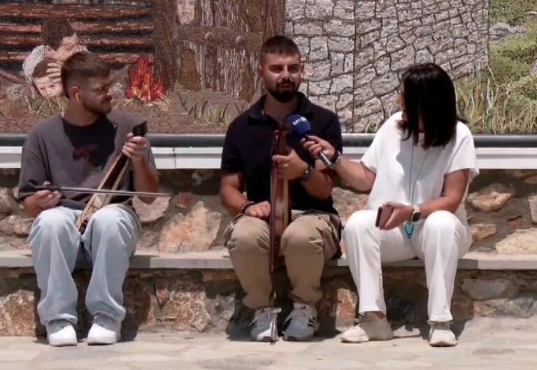 Πύργοι Εορδαίας: Τα αδέρφια που «ζουν» για τη βυζαντινή μουσική και την ποντιακή λύρα