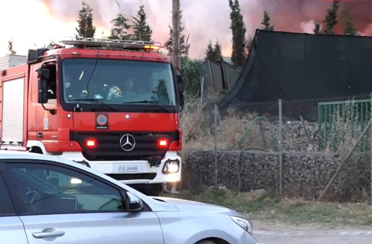 Θεσσαλονίκη: Σε ύφεση η φωτιά σε επιχείρηση ανακύκλωσης στη Σίνδο