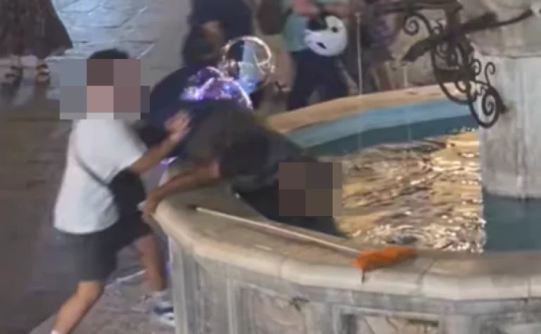 Αποτροπιασμός στην Ρόδο: Νεαρός ρίχνει άστεγο στο σιντριβάνι