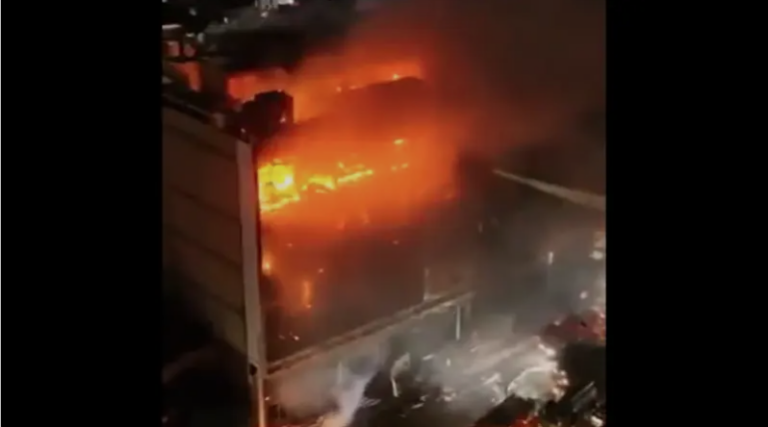 Τουλάχιστον 60 νεκροί από πυρκαγιά σε εμπορικό κέντρο στο Ιράκ
