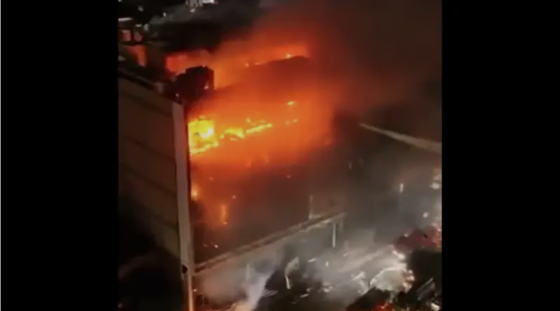 Τουλάχιστον 50 νεκροί από πυρκαγιά σε εμπορικό κέντρο στο Ιράκ