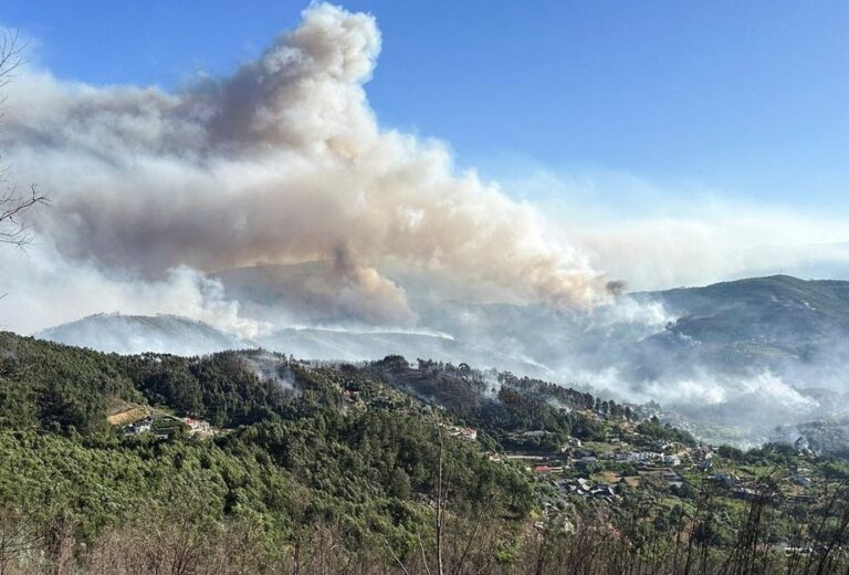 Πορτογαλία: Τρεις μεγάλες δασικές πυρκαγιές – Σε κατάσταση συναγερμού ολόκληρη η χώρα
