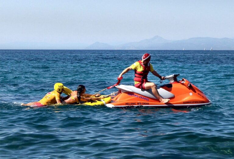 Nαυαγοσώστης έσωσε 4χρονο αγόρι από πνιγμό σε παραλία της Χαλκιδικής – Συνελήφθη ο πατέρας του