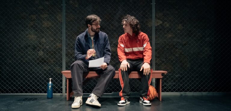 «Μια άλλη Θήβα»: Μετά από τα συνεχόμενα sold out η παράσταση επιστρέφει στη Θεσσαλονίκη, στο Θέατρο Δάσους