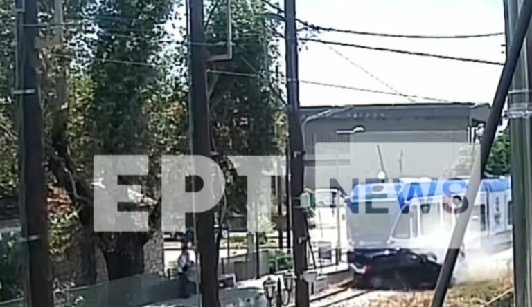 Βίντεο του ΕΡΤNews με τη στιγμή της σύγκρουσης του συρμού του προαστιακού με ΙΧ στην Πάτρα