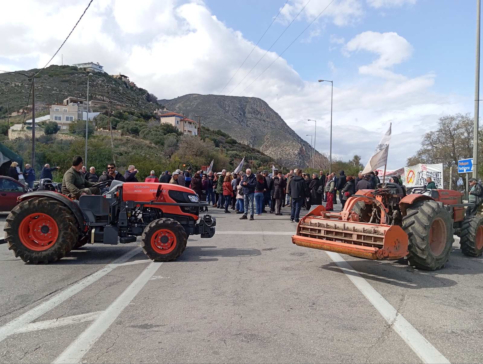 Παράσταση διαμαρτυρίας στα γραφεία του ΟΠΕΚΕΠΕ από την Ενωτική Ομοσπονδία Αγροτικών Συλλόγων Νομού Χανίων