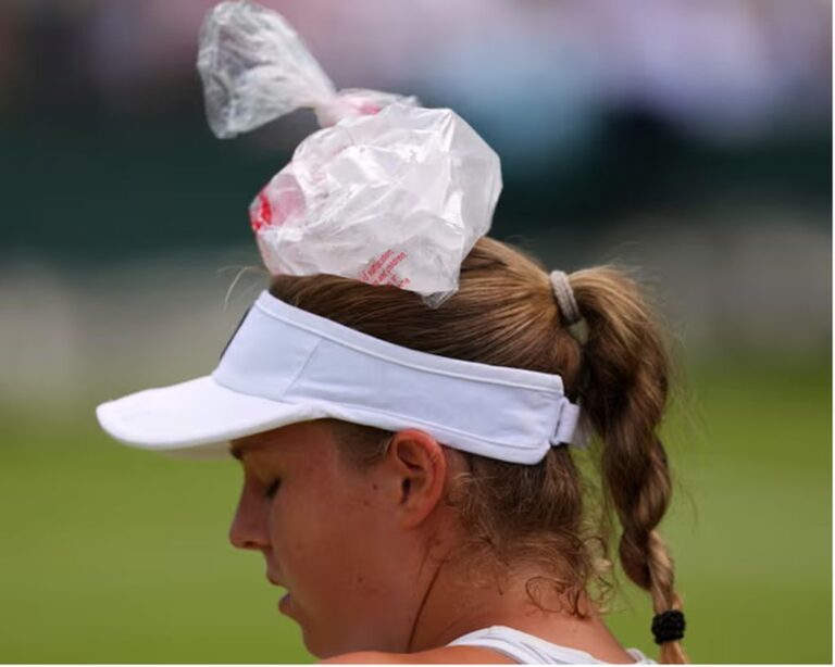Αφόρτητες συνθήκες στο τουρνουά Wimbledon λόγω του καύσωνα στην Αγγλία – Τενίστες με παγοκύστες στο κεφάλι