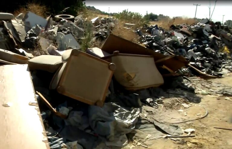 Θεσσαλονίκη: Θρυαλλίδα οι τόνοι σκουπιδιών πάνω από τον περιφερειακό του Ευόσμου