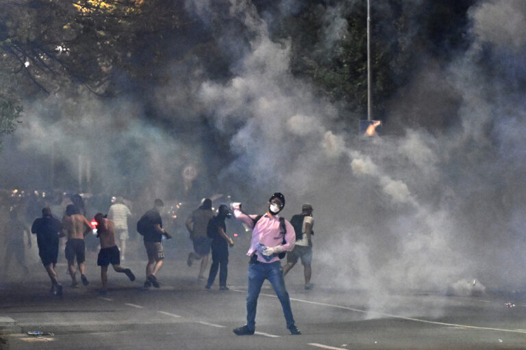 Σερβία: Επεισόδια σε αντικυβερνητικές διαδηλώσεις για πέμπτη διαδοχική νύχτα