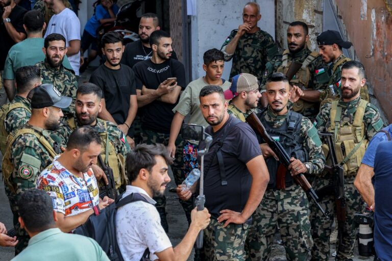 Ξεκινά η παράδοση όπλων από παλαιστινιακές οργανώσεις σε προσφυγικούς καταυλισμούς στον Λίβανο