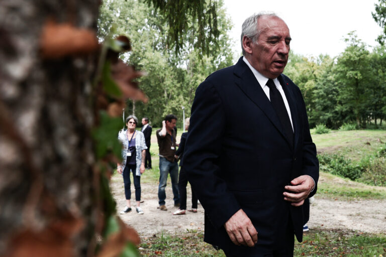 Πολιτική κρίση στη Γαλλία και κλίμα αποδοκιμασίας για την κυβέρνηση Μπαϊρού – Τριγμοί στην οικονομία