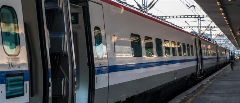 Αμαξοστοιχία με 103 επιβάτες ακινητοποιήθηκε κοντά στη Σίνδο- Δικαίωμα αποζημίωσης