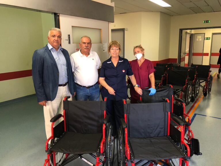 Δωρεά δέκα αμαξιδίων μεταφοράς ασθενών στο ΤΕΠ του Νοσοκομείου Χανίων