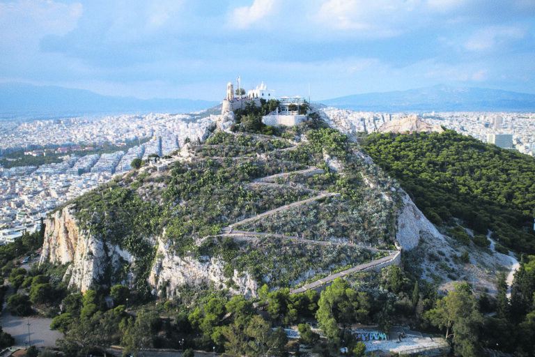 Kλείνει τα μεσάνυχτα προληπτικά ο Λυκαβηττός – Σε επιφυλακή ο Δήμος Αθηναίων για το ενδεχόμενο πυρκαγιάς