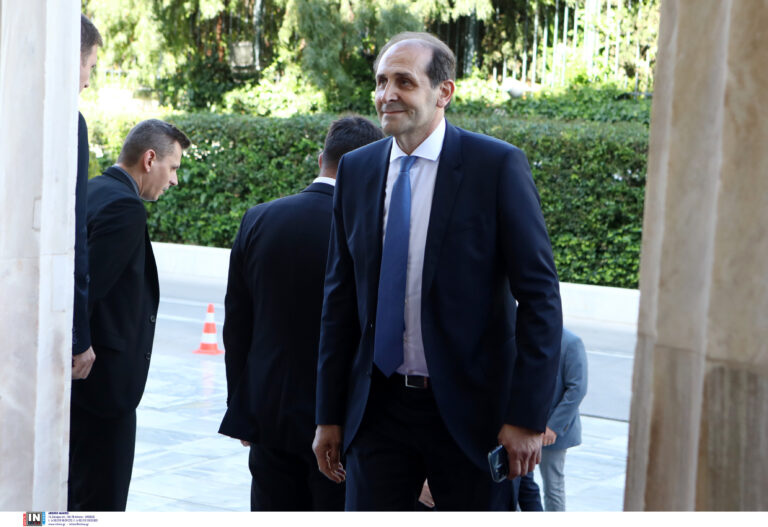 Απ.Βεσυρόπουλος: «Ο άνθρωπος που βοήθησε με την εισήγησή του να μπουν 2.000 περίπου απινιδωτές σε σχολεία και κοινότητες»