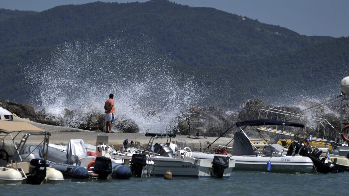 Κ. Λαγουβάρδος στο ΕΡΤΝews για το φαινόμενο Hot-Dry-Windy: «Ο χειρότερος συνδυασμός για τις δασικές πυρκαγιές» – Η επίδραση των μελτεμιών