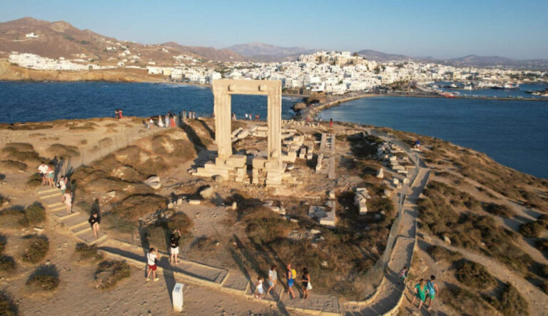 Νάξος: Παραμένει η περίφραξη στην Πορτάρα – Απορρίφθηκε το αίτημα του Δήμου για άμεση απομάκρυνσή της