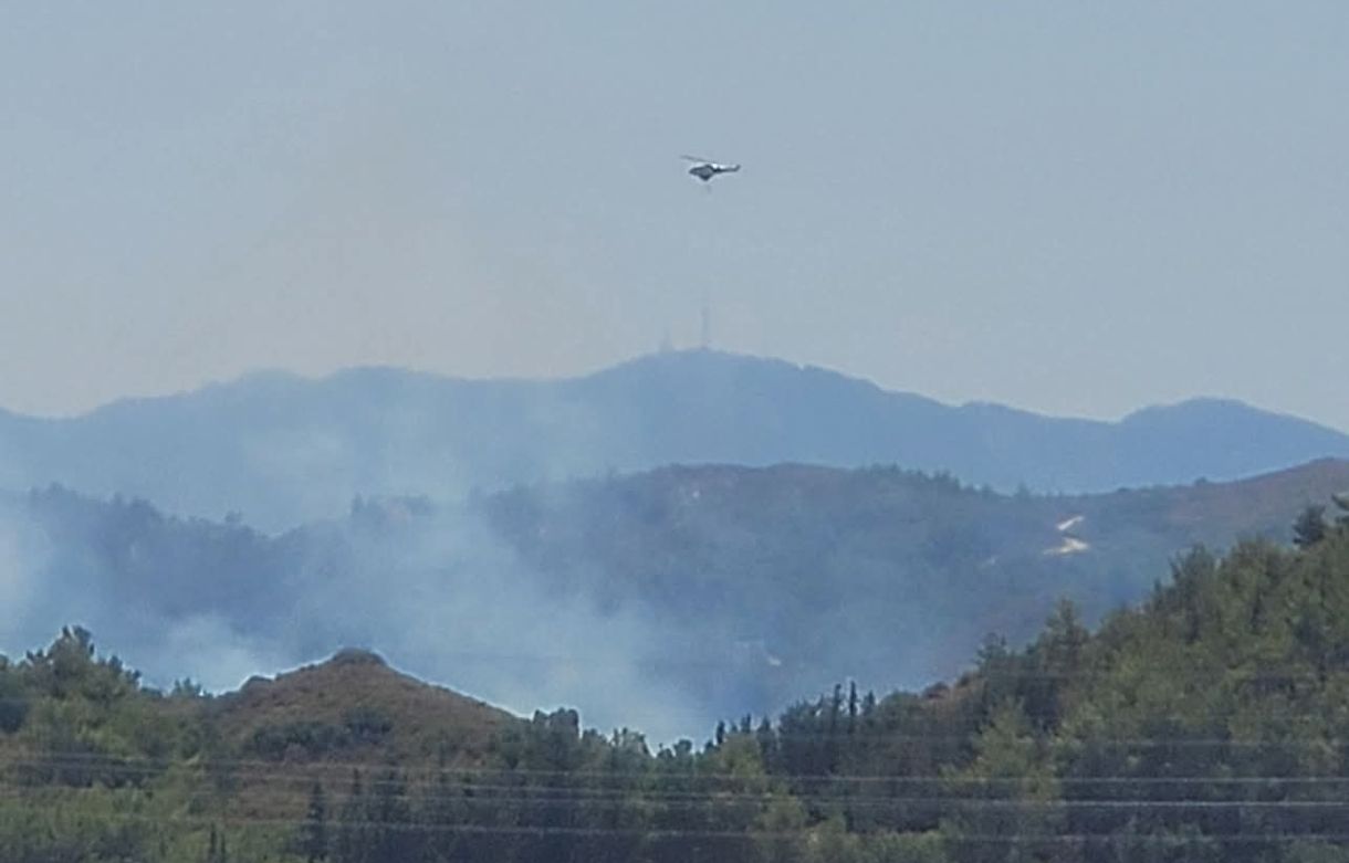 Συναγερμός στη Ρόδο: Φωτιά τώρα μεταξύ Σορωνής και Θολό – Προς οριοθέτηση η πυρκαγιά