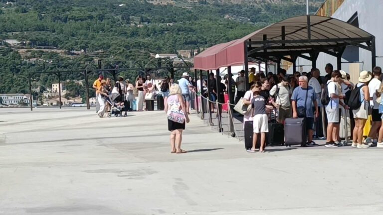 Σάμος: Ρεκόρ αφίξεων απο Τούρκους επισκέπτες (βίντεο)