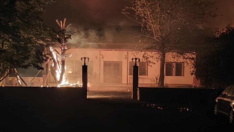 «Φλεγόμενη Βάτος» η Ήπειρος- Τουλάχιστον 7 πύρινα μέτωπα με συνεχείς εκκενώσεις οικισμών