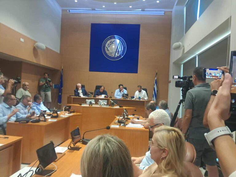 Σε εξέλιξη η σύσκεψη στην Περιφέρεια Δυτικής Ελλάδας για τις πυρκαγιές που έπληξαν την περιοχή (βίντεο)