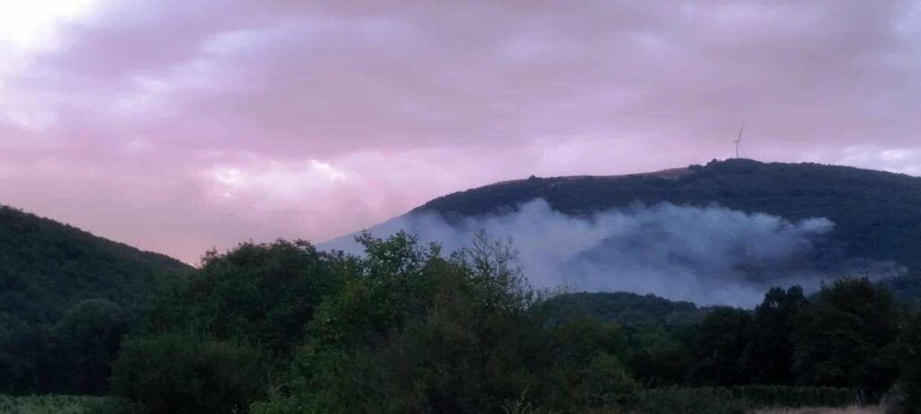 Σε ύφεση η φωτιά στην Καστοριά