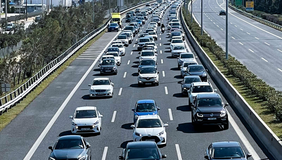 ΑΥΞΗΜΕΝΗ ΚΙΝΗΣΗ ΣΤΗΝ ΑΤΤΙΚΗ ΟΔΟ ΣΤΟ ΥΨΟΣ ΤΟΥ ΚΟΜΒΟΥ ΑΣΠΡΟΠΥΡΓΟΥ (LATO KLODIAN / EUROKINISSI)