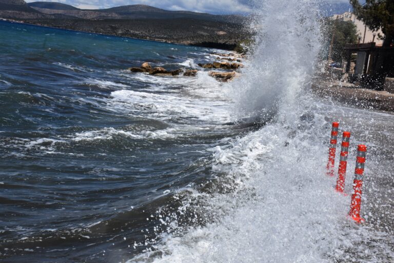 Καιρός: Τριήμερο ισχυρών βοριάδων από την Πέμπτη – Συναγερμός για πυρκαγιές