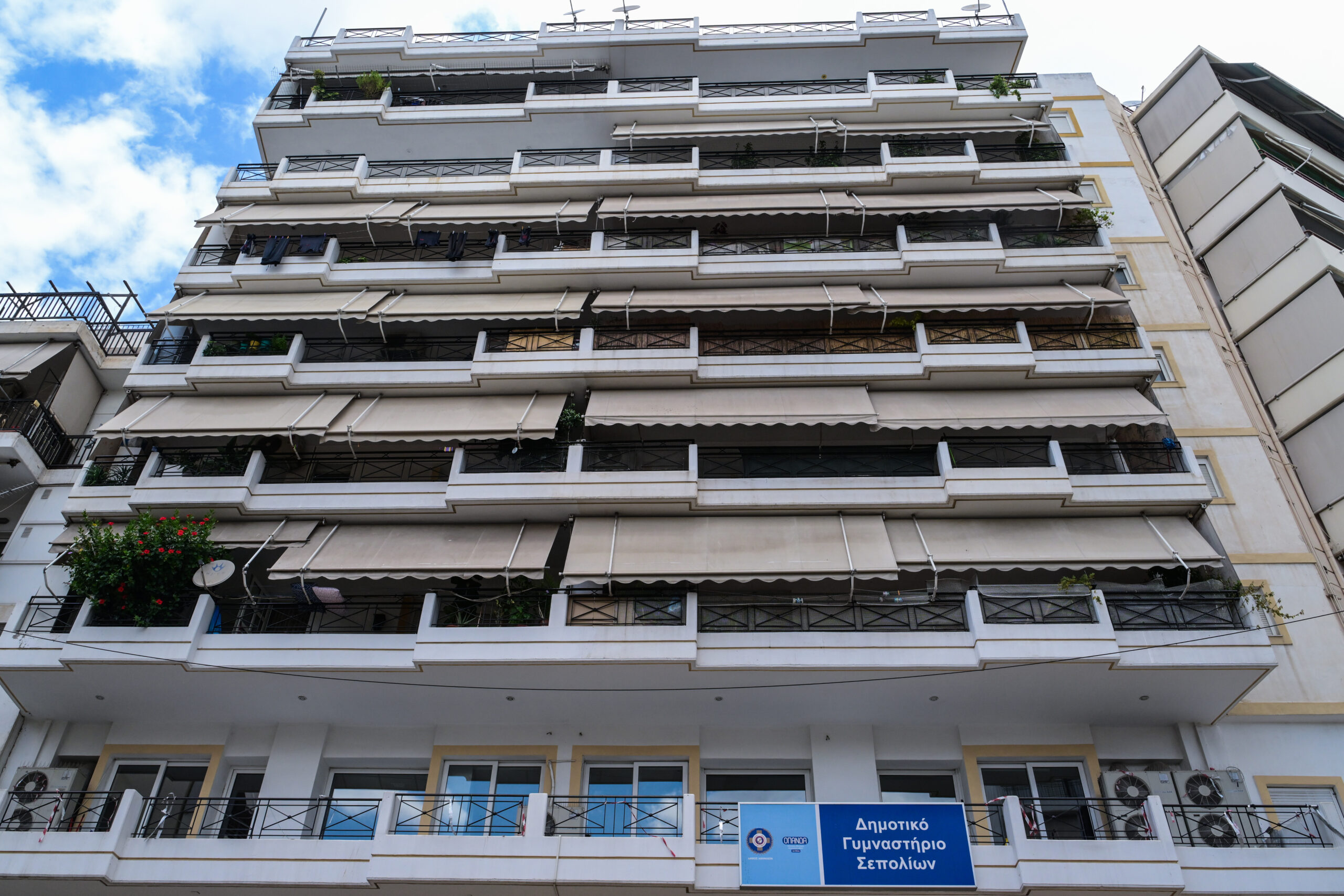 Νεκρό κοριτσάκι στο Π. Φάληρο: Στον ανακριτή σήμερα η μητέρα, θα κληθεί να απαντήσει σε πλήθος ερωτημάτων – Στο παιδί ανήκουν οι κηλίδες αίματος που βρέθηκαν σε συρτάρια