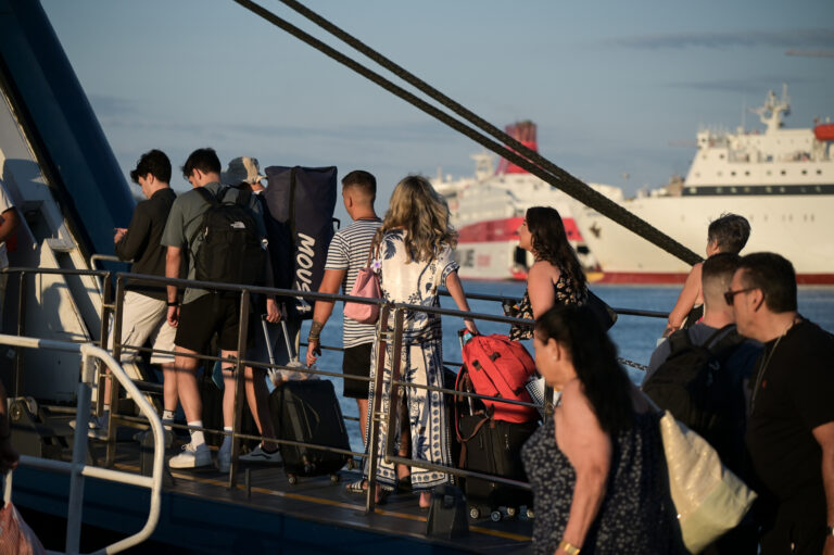Έξοδος εκδρομέων Αυγούστου: Το 100% αγγίζει η πληρότητα των πλοίων – Άνοιξαν τις μπάρες στα διόδια των Μαλγάρων λόγω κίνησης