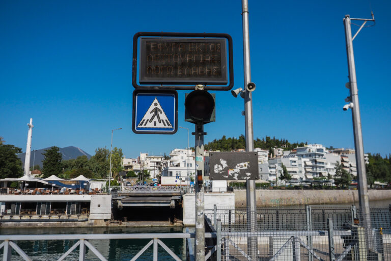 Στα δύο κομμένη η Χαλκίδα: Δεν αποκαταστάθηκε το πρόβλημα στη γέφυρα του Ευρίπου