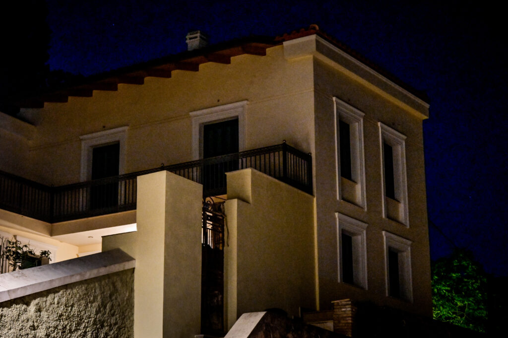 Αστικοί μύθοι και θρύλοι – Στοιχειωμένα σπίτια και πύργοι της Αθήνας (Φωτογραφίες)
