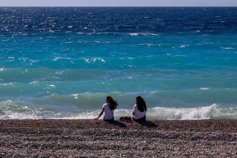 Καιρός: Εξασθενούν οι βοριάδες – Πρόσκαιρες καταιγίδες το Σάββατο – Πρόγνωση από τον Π. Γιαννόπουλο