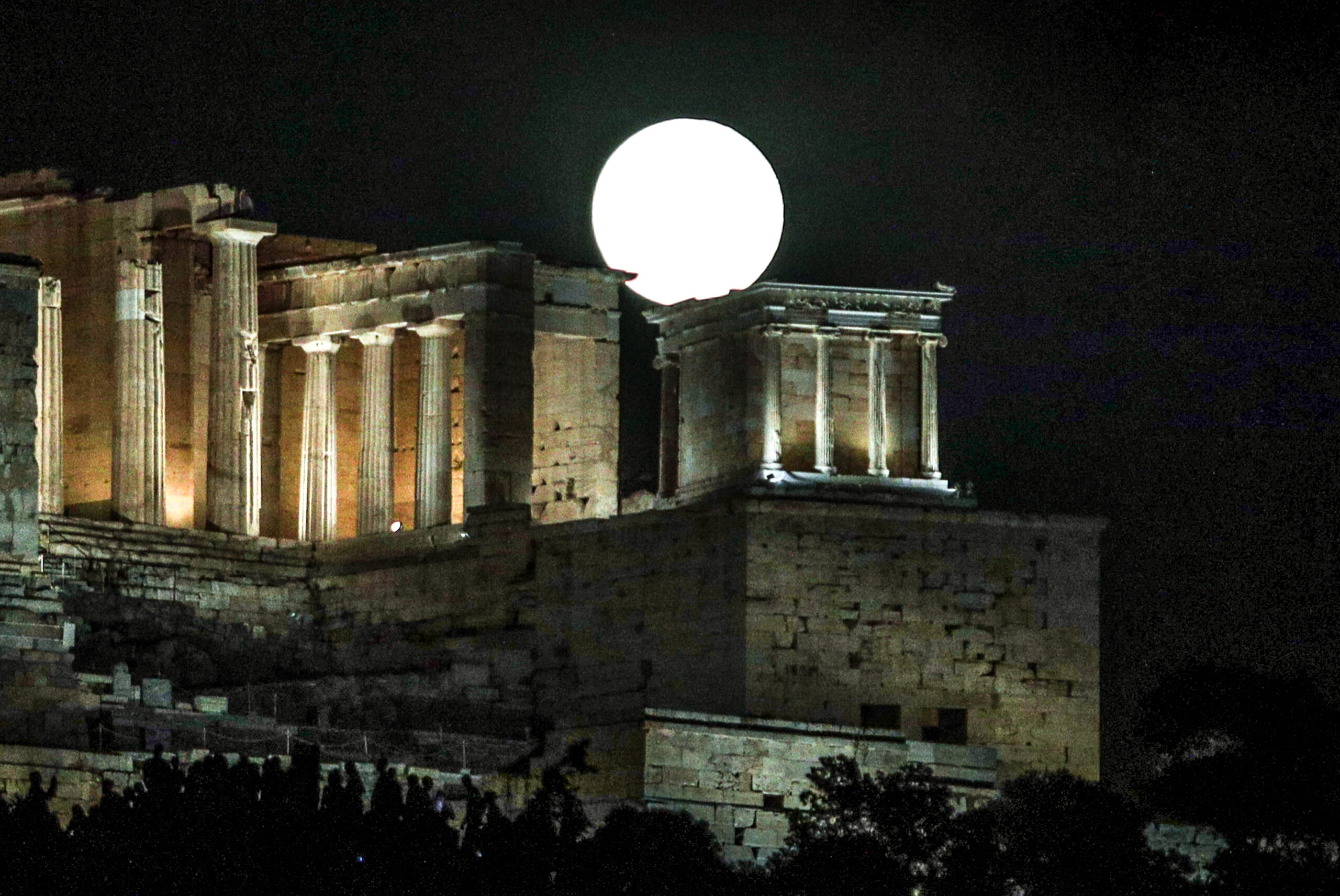[379672]  ΠΑΝΣΕΛΗΝΟΣ ΤΟΥ ΑΥΓΟΥΣΤΟΥ ΠΑΝΩ ΑΠΟ ΤΗΝ ΑΚΡΟΠΟΛΗ   (ΓΙΑΝΝΗΣ ΠΑΝΑΓΟΠΟΥΛΟΣ/EUROKINISSI)