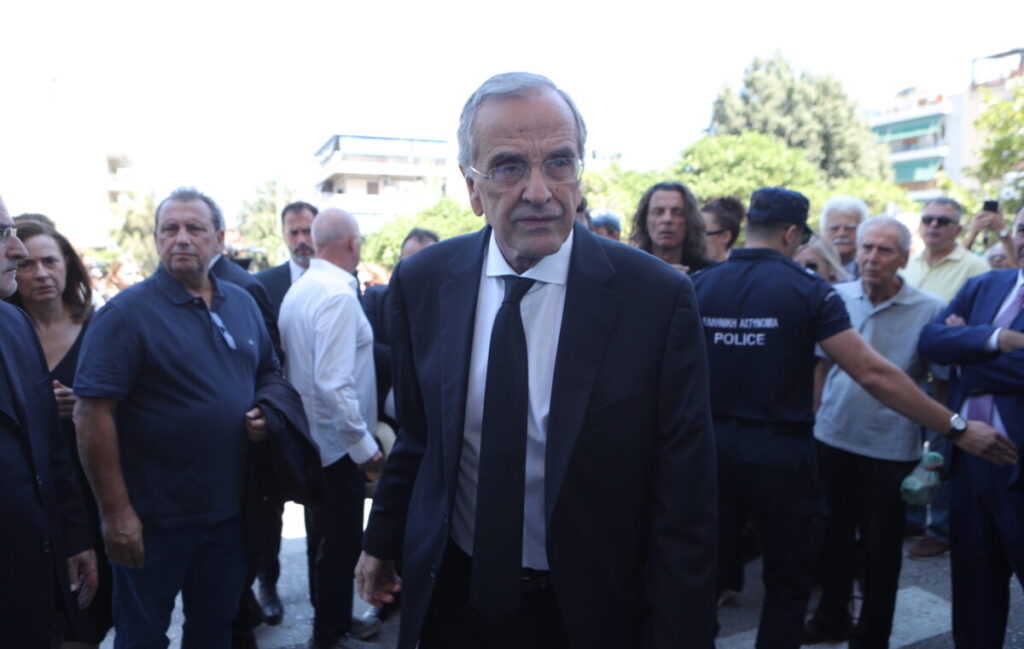 Το τελευταίο «αντίο» στη Λένα Σαμαρά – Βαθιά οδύνη στην κηδεία της