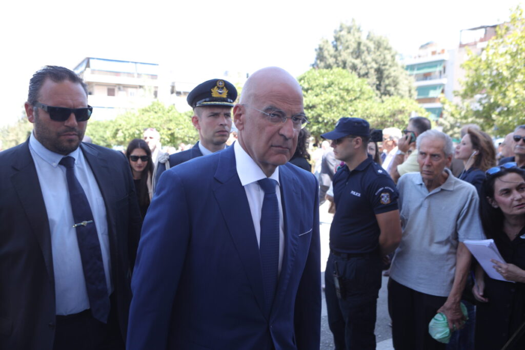 Το τελευταίο «αντίο» στη Λένα Σαμαρά – Βαθιά οδύνη στην κηδεία της