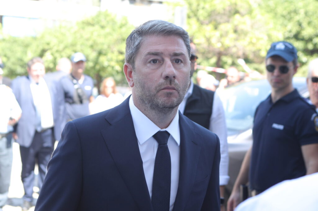 Το τελευταίο «αντίο» στη Λένα Σαμαρά – Βαθιά οδύνη στην κηδεία της