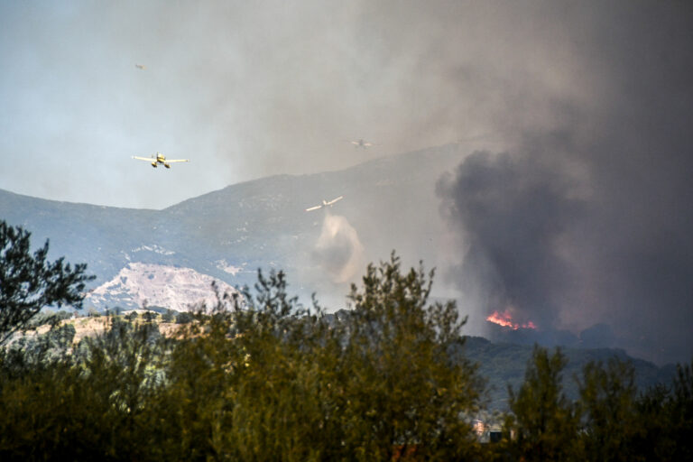 Φωτιά τώρα: Δύσκολη η κατάσταση σε Αχαΐα, Πρέβεζα και Χίο – Ποια πύρινα μέτωπα είναι σε εξέλιξη –  Σε δράση και τα εναέρια μέσα – LIVE