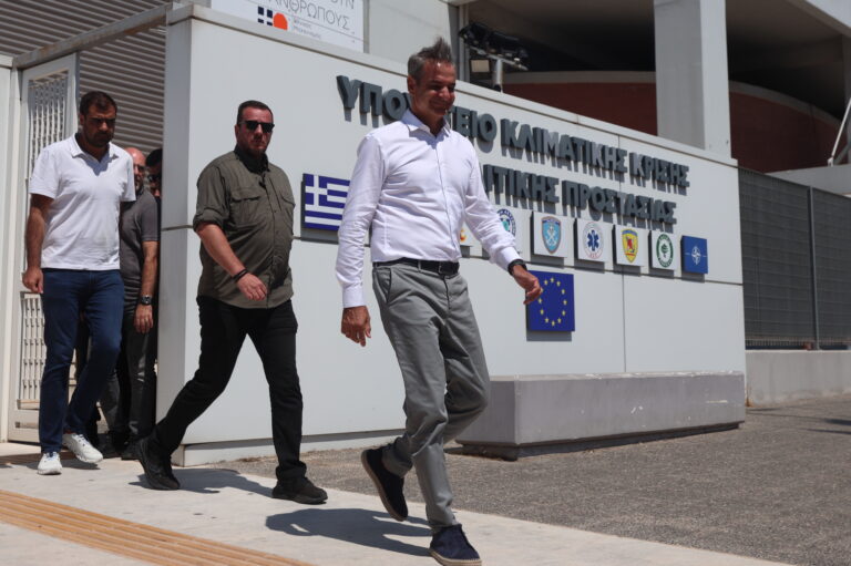 Στο Εθνικό Συντονιστικό Κέντρο για τη Διαχείριση Κρίσεων (ΕΣΚΕΔΙΚ) ο Πρωθυπουργός
