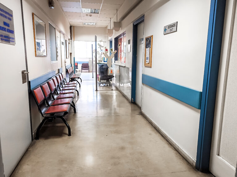 Επιδημία γαστρεντερίτιδας στη Τζια: Συνήθης ύποπτος ο νοροϊός – Τι επισημαίνει ο Γκίκας Μαγιορκίνης