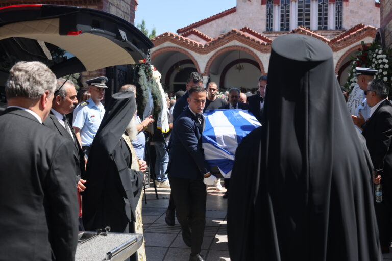 Στερνό αντίο στον Απόστολο Βεσυρόπουλο – Κ. Μητσοτάκης: «Έφυγε το καλύτερο παιδί»