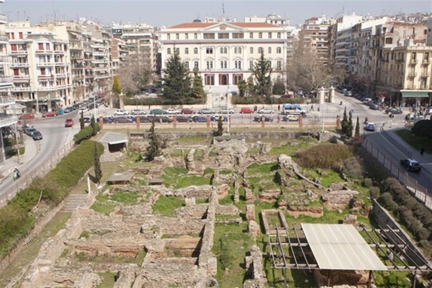 Θεσσαλονίκη: «Πράσινο φως» από το ΚΑΣ για τις αναπλάσεις των ιστορικών πλατειών Δημοκρατίας και Διοικητηρίου