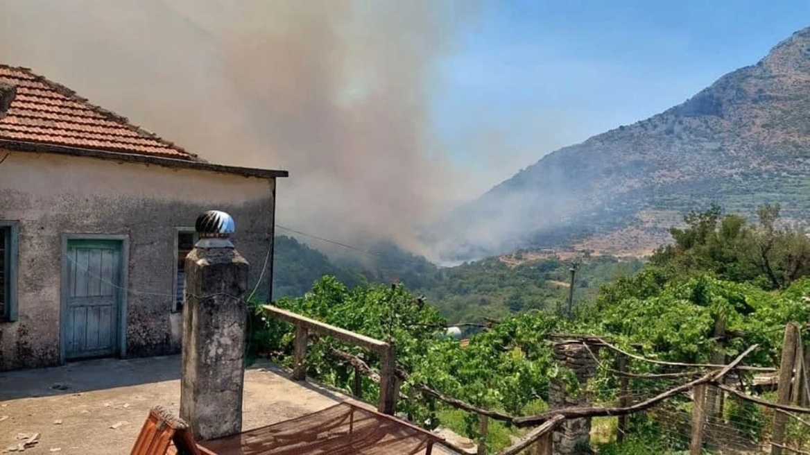 Συνεχίζει να καιει η φωτιά στον Αμάραντο Κόνιτσας και σε μειονοτικά χωριά της Αλβανίας  