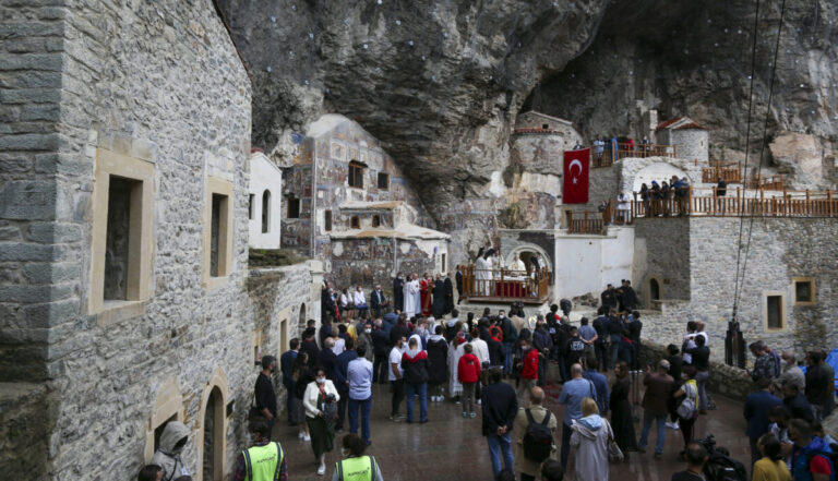 Οι τουρκικές αρχές έδωσαν άδεια για Θεία Λειτουργία στη Σουμελά στα «Εννιάμερα της Παναγίας»